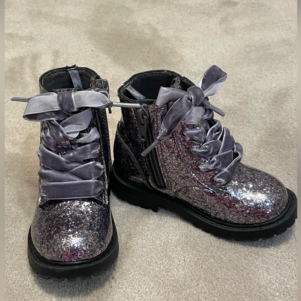 Old Navy Silver Glitter Toddler Girl Combat Boots with Velvet Ribbon Laces 6T - Picture 3 of 7